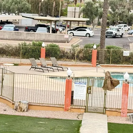 Howard Johnson By Wyndham Phoenix Airport/Downtown Area