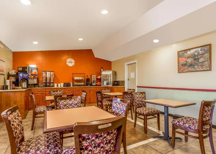 Hotel Howard Johnson By Wyndham Airport/downtown Area