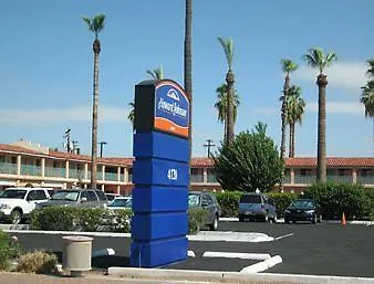 Howard Johnson By Wyndham Airport/downtown Area Hotel