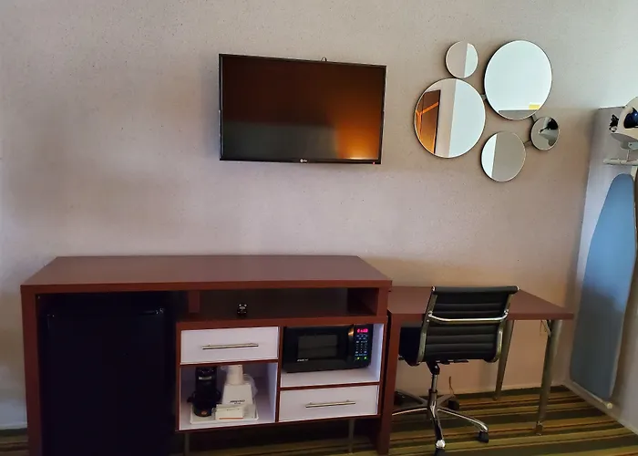 Howard Johnson By Wyndham Airport/downtown Area Hotel 2*