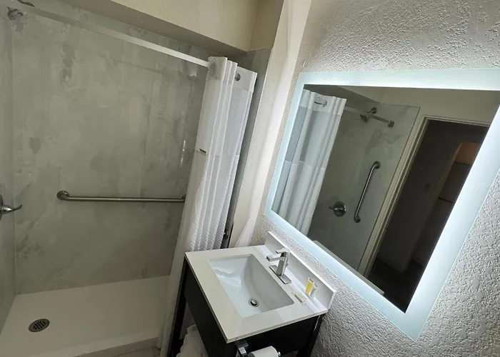 Hotel Howard Johnson By Wyndham Airport/downtown Area 2*