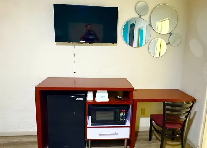 Howard Johnson By Wyndham Airport/downtown Area 2*