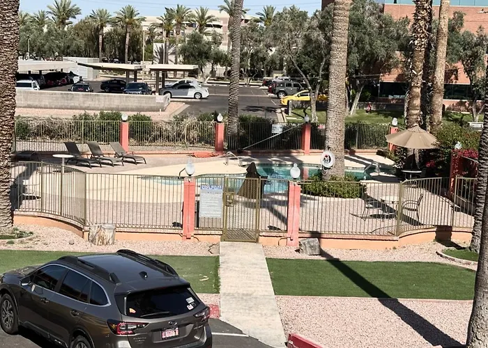 Howard Johnson By Wyndham Airport/downtown Area Hotel