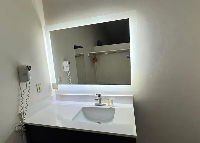 Howard Johnson By Wyndham Airport/downtown Area Hotel 2*
