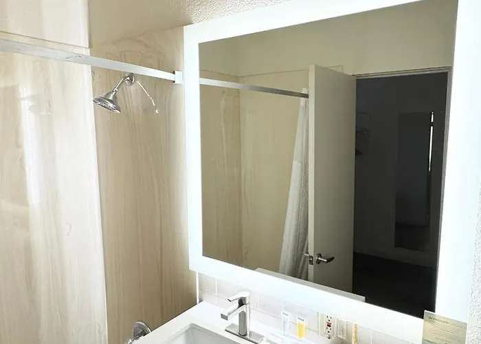 Hotel Howard Johnson By Wyndham Airport/downtown Area 2*