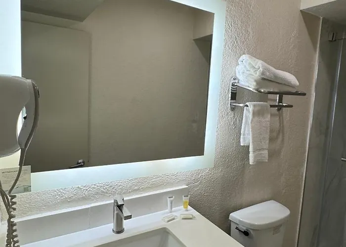 Howard Johnson By Wyndham Airport/downtown Area Phoenix