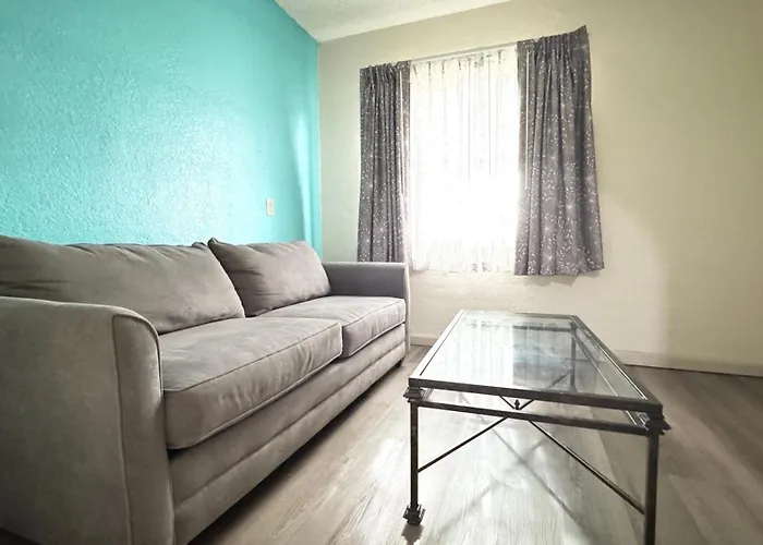 Howard Johnson By Wyndham Airport/downtown Area 2*