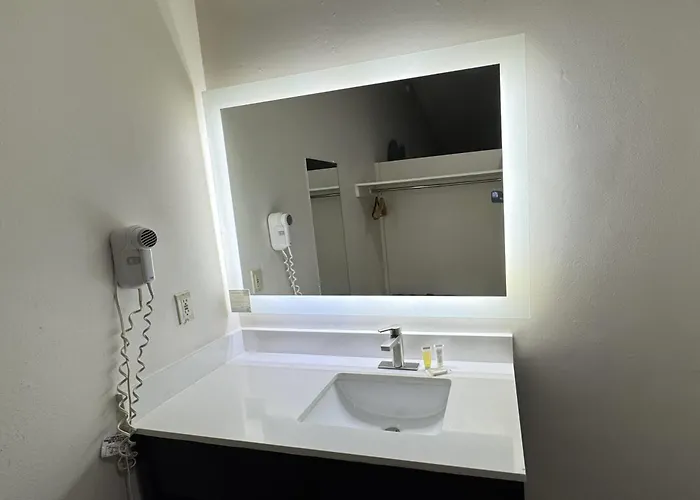 Howard Johnson By Wyndham Airport/downtown Area 2*
