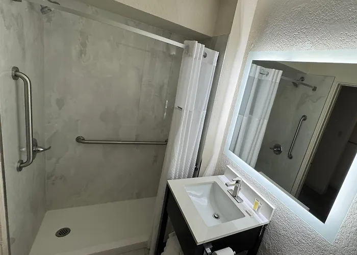Howard Johnson By Wyndham Airport/downtown Area 2*