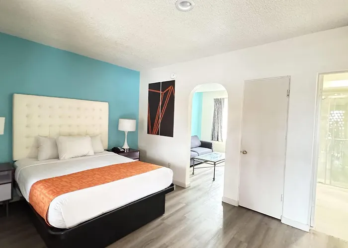 Howard Johnson By Wyndham Airport/downtown Area Hotel