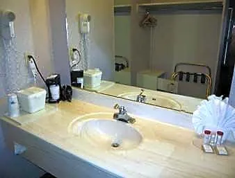 Hotel Howard Johnson By Wyndham Airport/downtown Area 2*