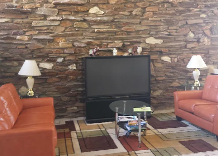 Howard Johnson By Wyndham Airport/downtown Area Hotel