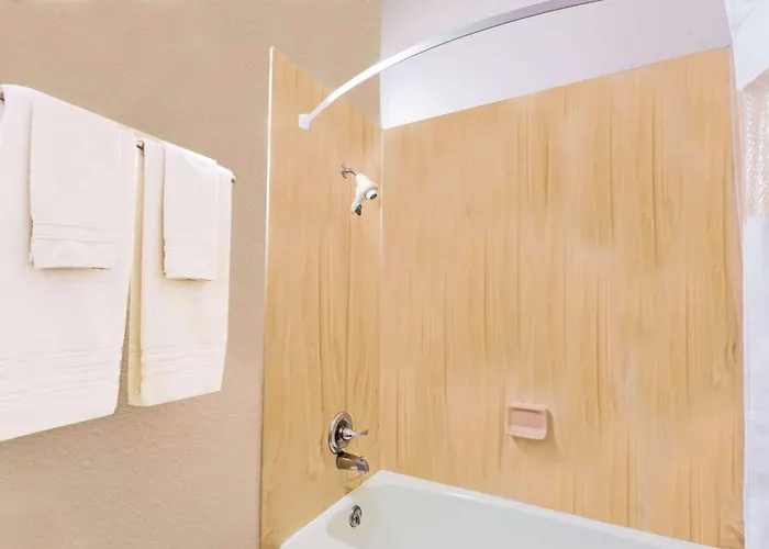 Howard Johnson By Wyndham Airport/downtown Area Hotel 2*