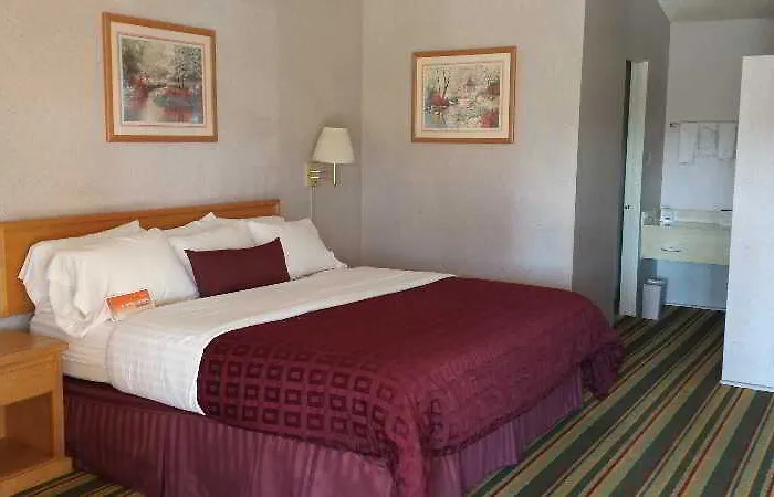 Howard Johnson By Wyndham Airport/downtown Area Hotel 2*